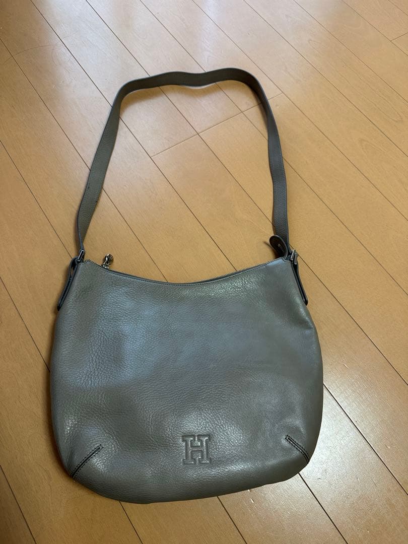 HIROFU (ソーロ)グレーベージュレザーショルダーバッグ M 2WAY 本革 HIROFU（ヒロフ） ショルダーバッグ バッグ 「ソーロ」レザー