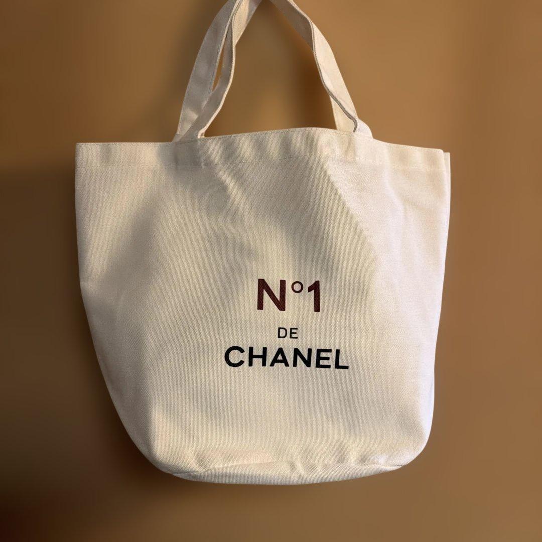 CHANEL】 ノベルティ トートバッグ 白 キャンバス地 レザー風布