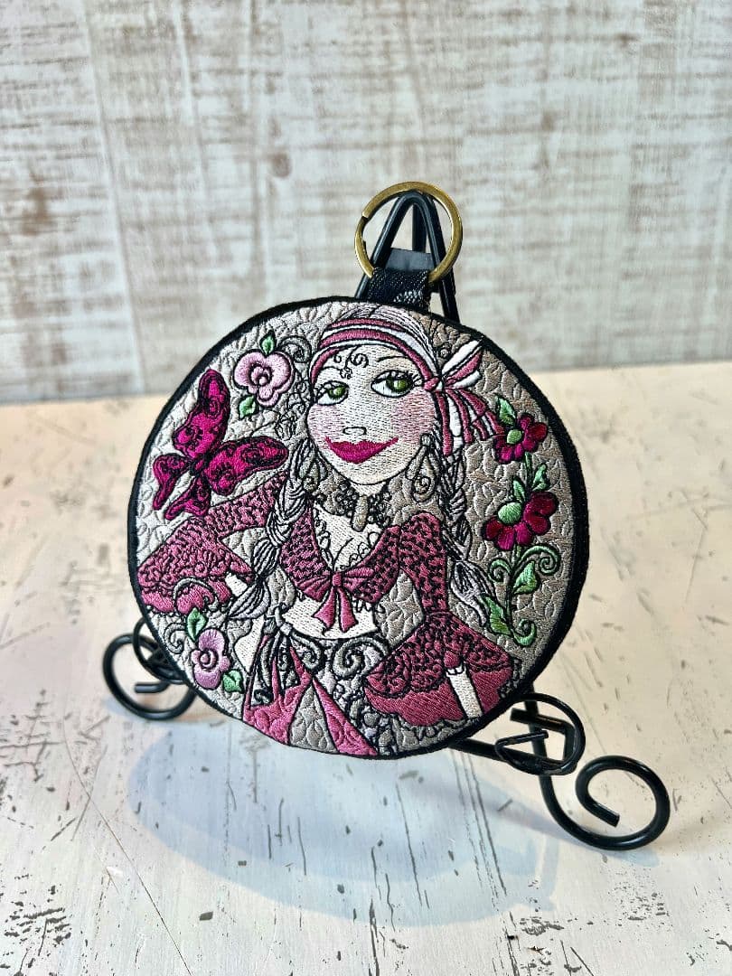 特価❣ロラライハリス♡ブラックハートデニム生地♡総刺繍の丸型コイン