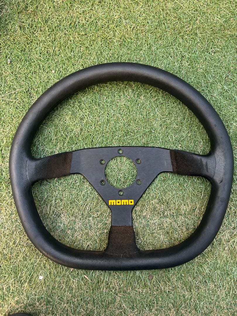 MOMO TYP V35 ステアリング KBA70063 3スポーク 350mm MOMO TYP V35 momo ステアリング 3スポーク 350mm ステアリング