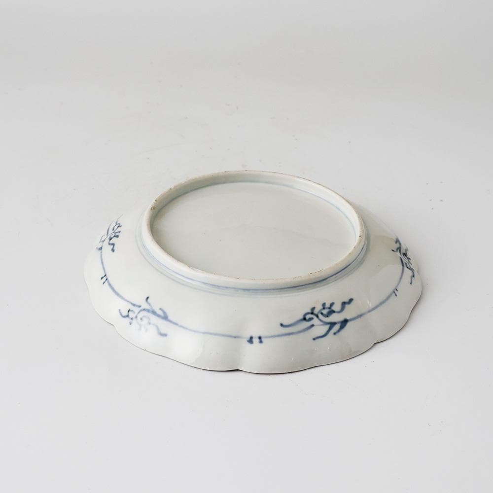 幕末明治 古伊万里 色絵 柿右衛門様式 染錦手花蝶図 輪花皿 柴束文飾皿