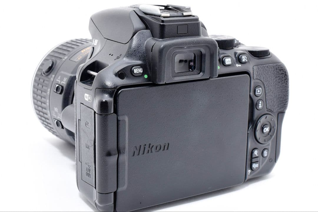 美品 元箱つき✨Nikon D5500✨手ブレ補正 標準ズームレンズ Wi-