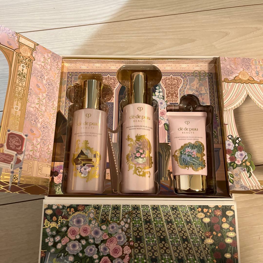 クレドポーボーテ 2024ラディアンスギフトBLUE BLACK 記念品 未開封