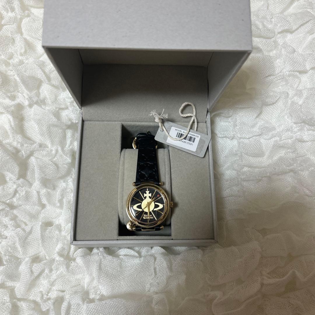 Vivienne Westwood TIME MACHINE ゴールド ブラック A Vivienne Westwood Time Machine watch in original box with paperwork.