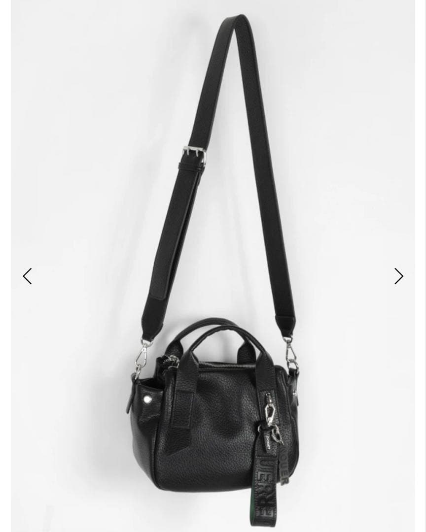 nouer 2way ショルダーバッグ ブラック チャーム3点付き - メルカリ