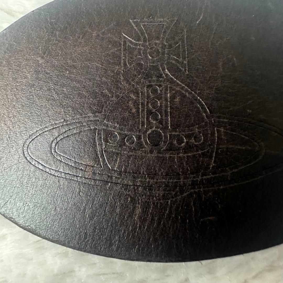 ヴィヴィアン レザーベルト フラワーデザイン オーブ型押印 - メルカリ