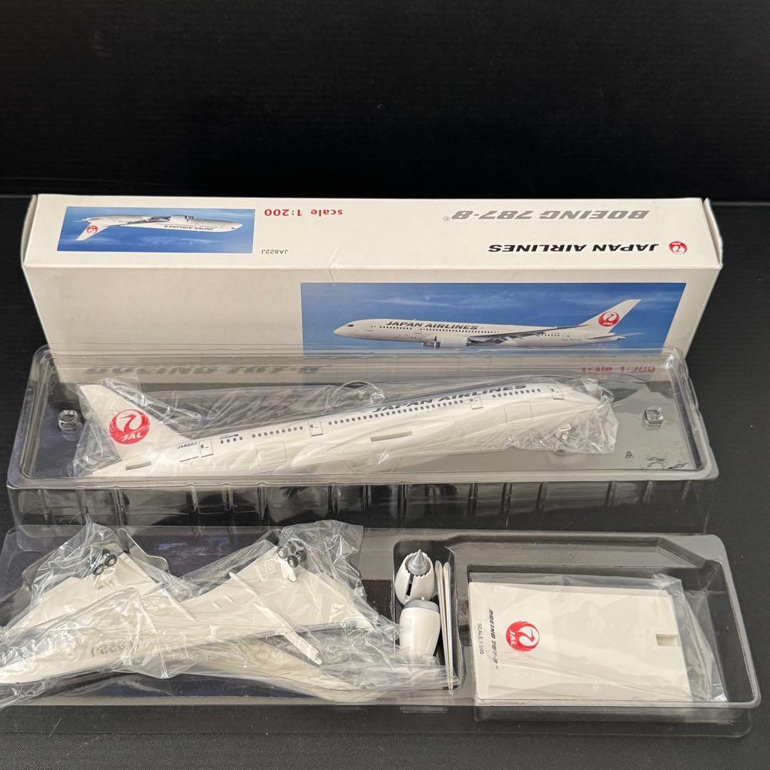【極美品】BOEING 787-8 1:200 JA822J Amazon.com: JC Wings ZIPAIR for Boeing 787-8 JA822J Flaps Down 1