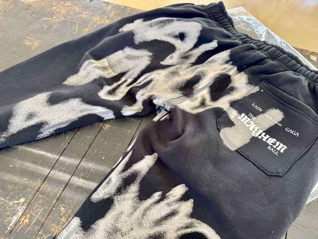 ラスト1点)新品レディーガガ Vanish スウェットM〜最安値〜 - メルカリ