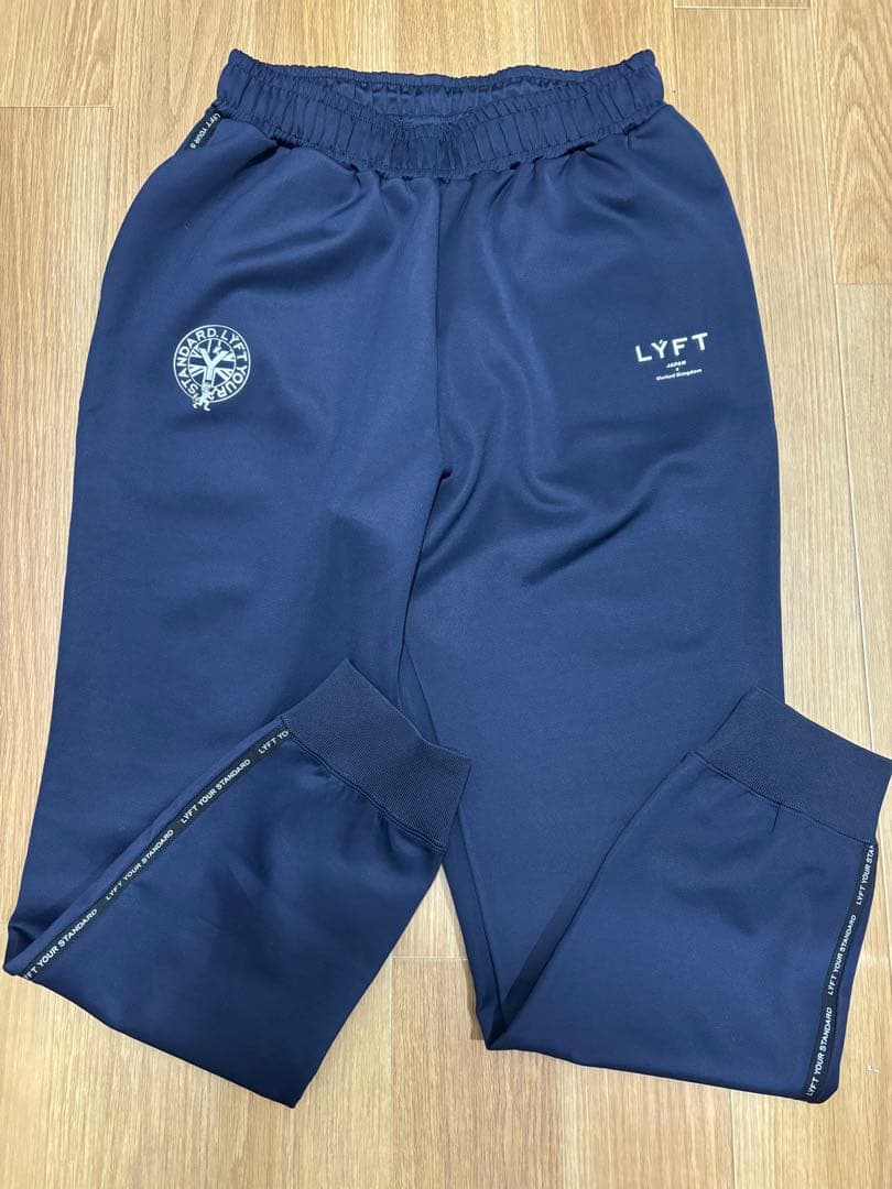 美品】Lyft エンブレムジャージ セットアップ - メルカリ