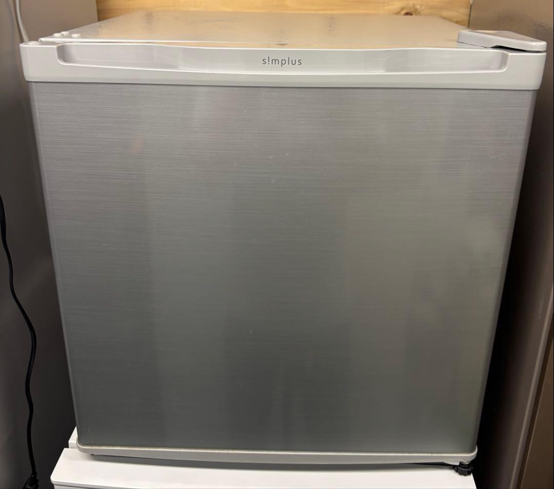 simplus 冷凍庫　SP-32LF1-SL 2019年製 楽天市場】1ドア冷凍庫 33L 右開き ノンフロン ガラス仕切り棚 小型