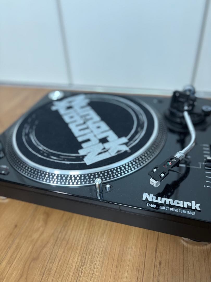 Numark TT-100 ベルトドライブターンテーブル カートリッジ付き 良品 Numark TT-100 ベルトドライブターンテーブル カートリッジ付き 良品