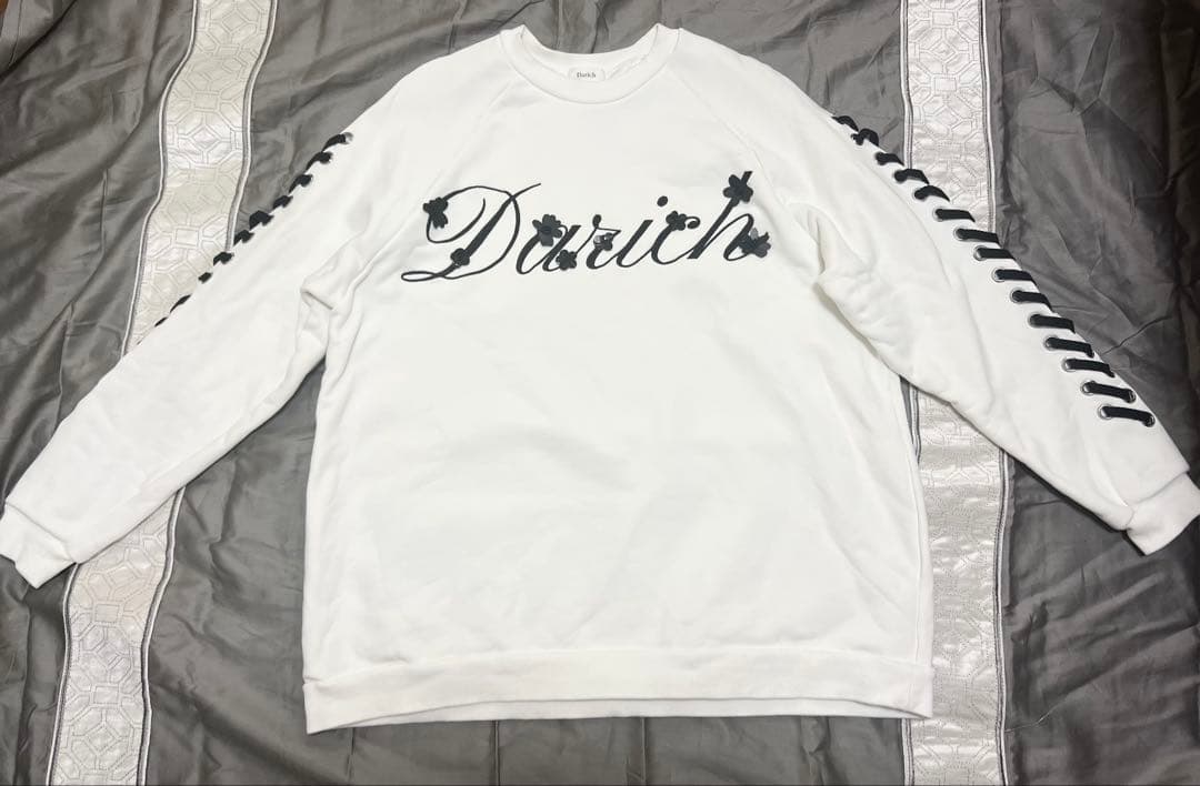 ダーリッチ レースアップロゴスウェットプルオーバー WHT - メルカリ
