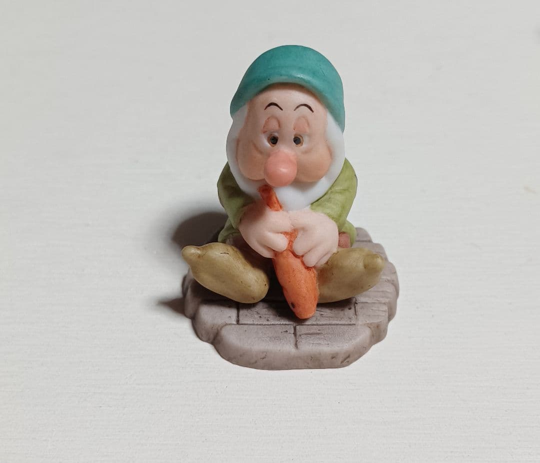 加藤工芸 白雪姫と7人のこびと ガーデンフィギュアコレクション - メルカリ