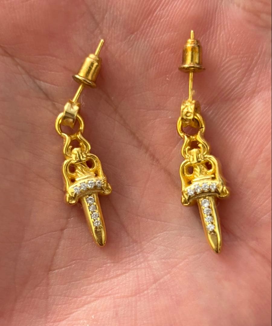 ゴールド ジルコニア装飾 ダガーピアス ゴールド]ジルコニアピアス