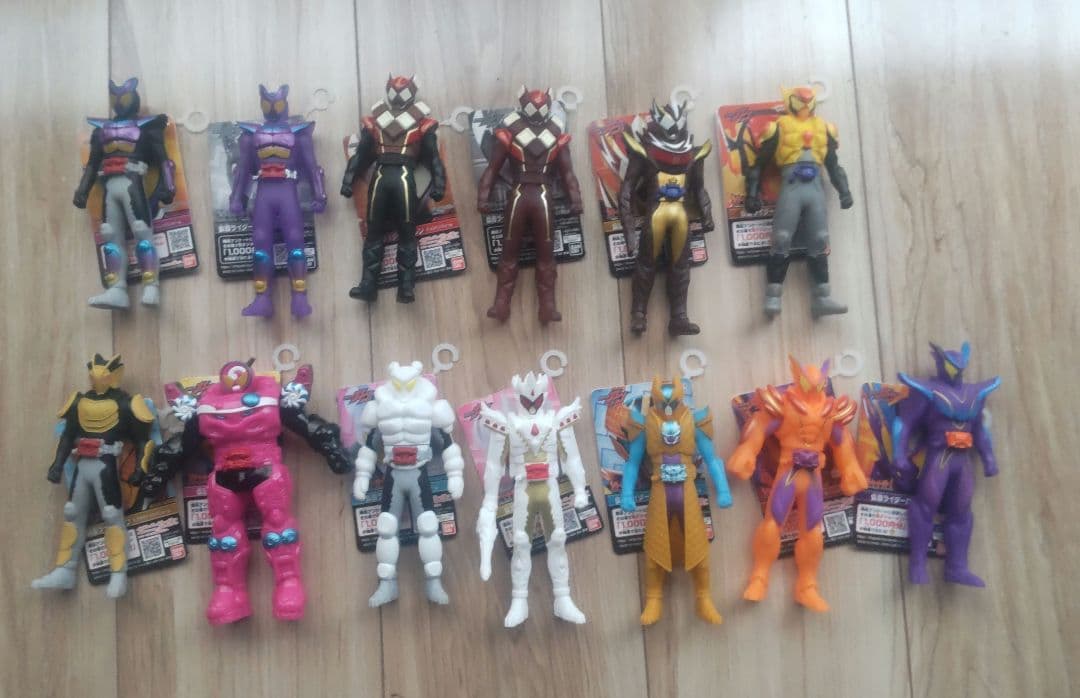 仮面ライダー ガヴ ソフビフィギュア 13体セット Amazon.co.jp: [バンダイ(BANDAI)] 仮面ライダーガヴ 仮面ライダー