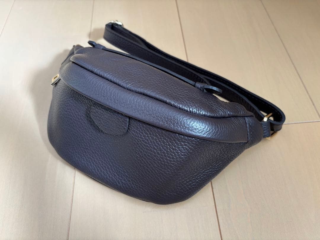 【美品】AP STUDIO/オウレンティ 別注 ボディバッグ 新品 AP STUDIO 【AULENTTI/オーレンティ】 別注 ボディバッグ