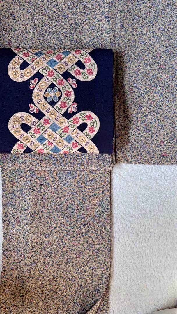 作家物 美品 小花が可愛い 型染め 小紋 正絹