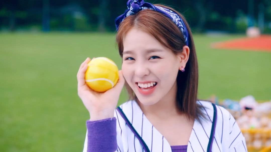 NiziU マコ 直筆サイン チェキ - メルカリ