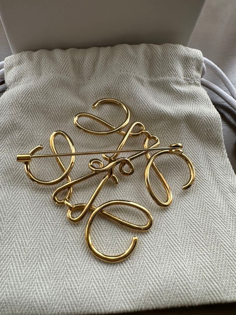 よんぴょん様専用 美品 Loewe ロエベ アナグラム ブローチ ゴールド