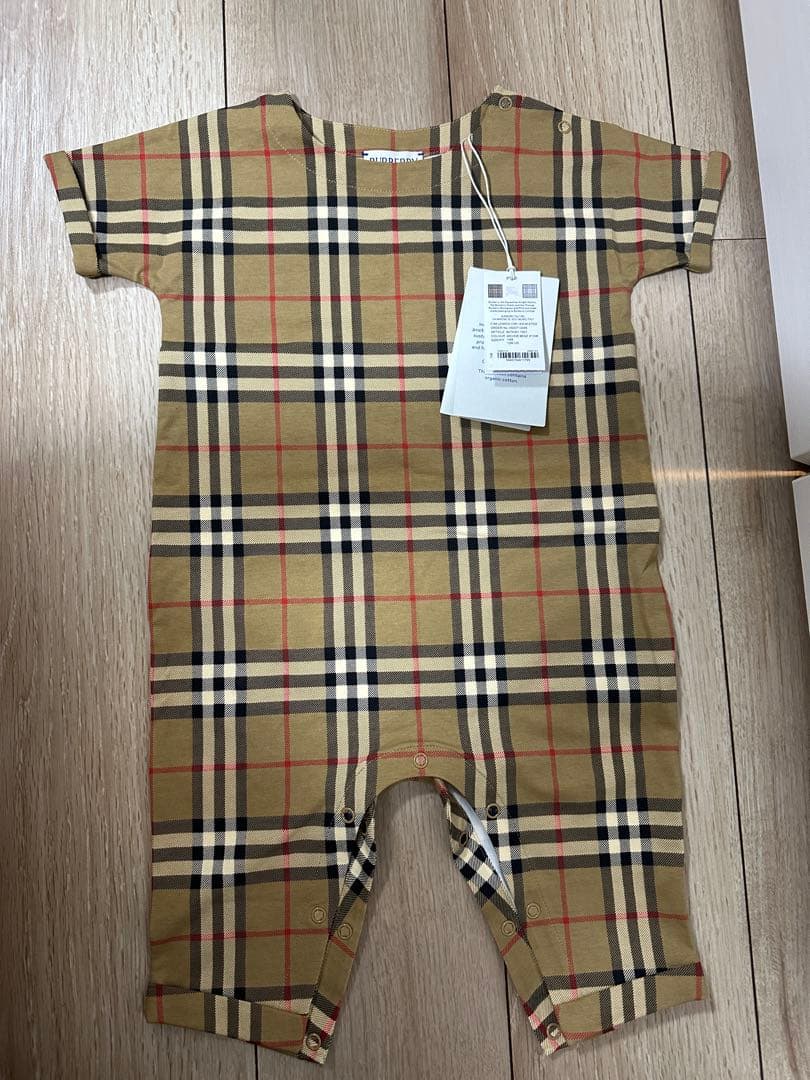 新品未使用 BURBERRY バーバリー ロンパース 80 BURBERRY（ロンパース）のフリマアイテム一覧
