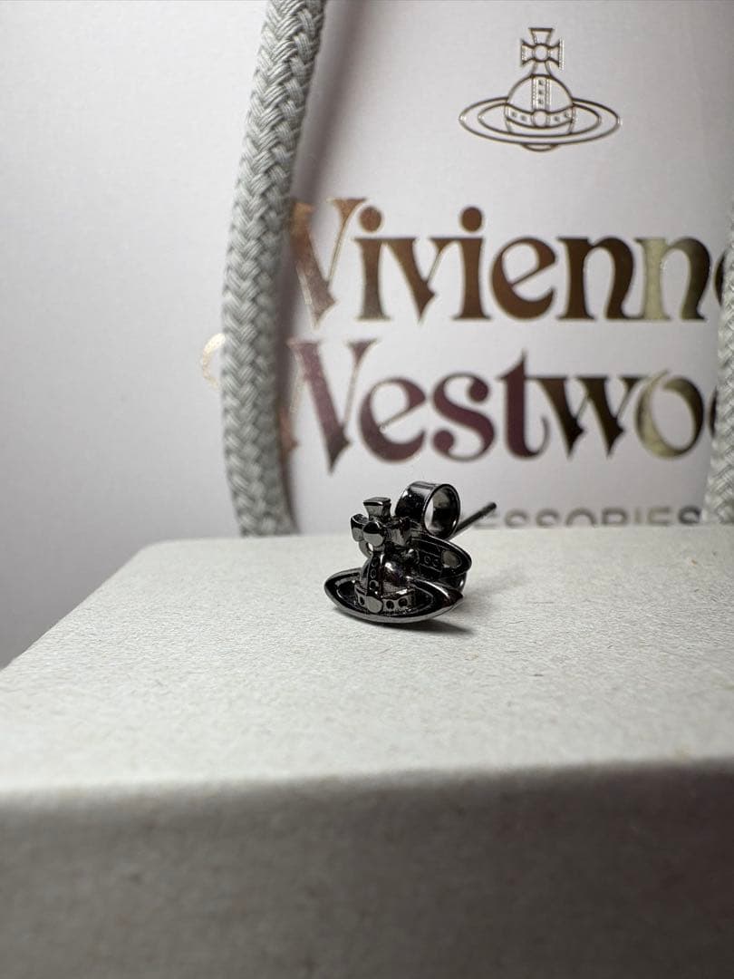 Vivienne Westwood シルバー片耳用ピアス Vivienne Westwood（ヴィヴィアンウエストウッド） 片耳ピアス 片耳用