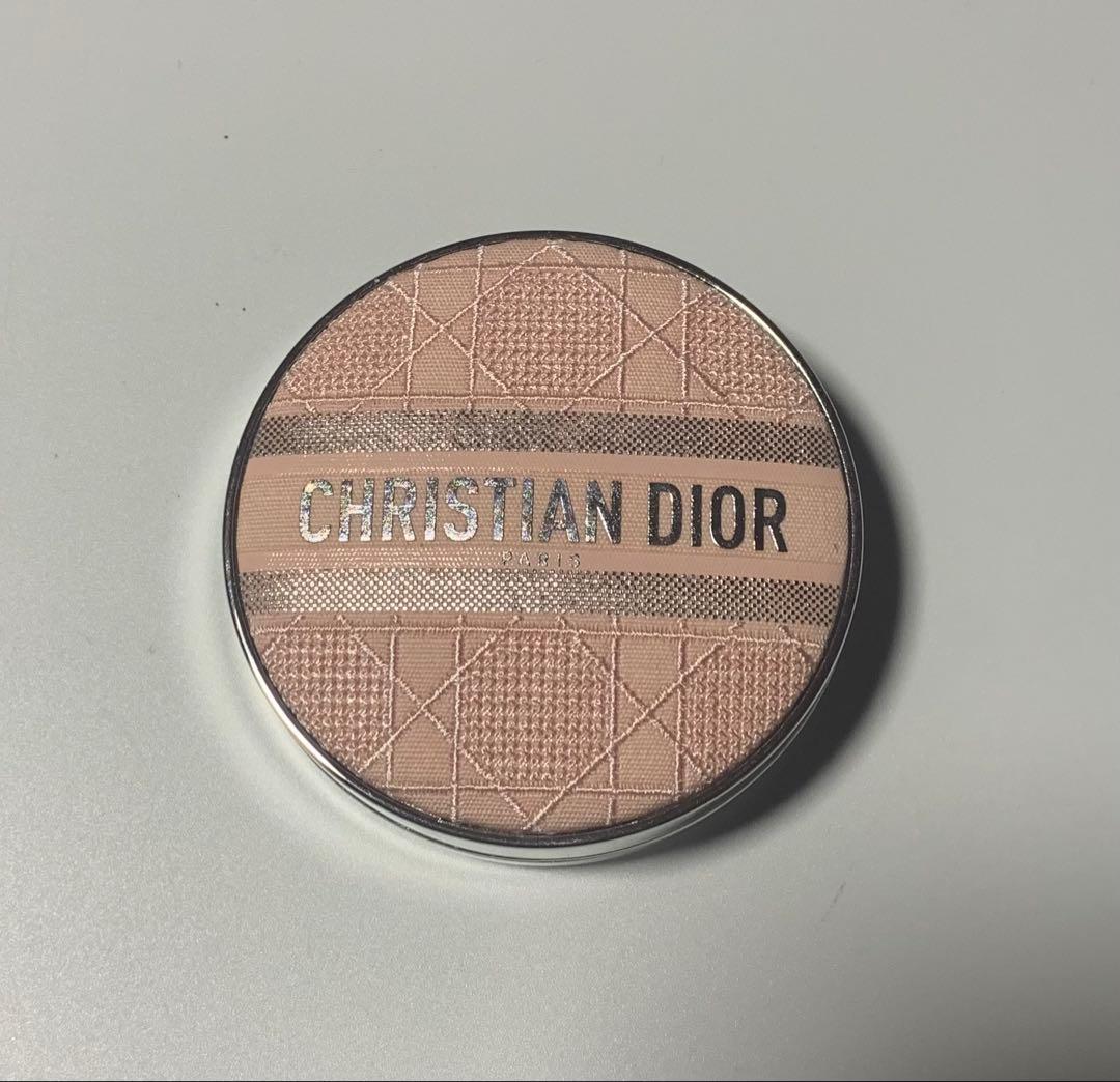 Dior スキン フォーエヴァー トーンアップ グロウ クッション 02