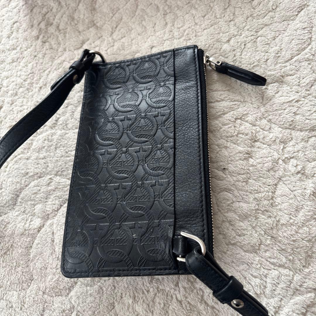 マロンJ様専用☆フェラガモ☆ 未使用スマホショルダーダブルガンチーニ