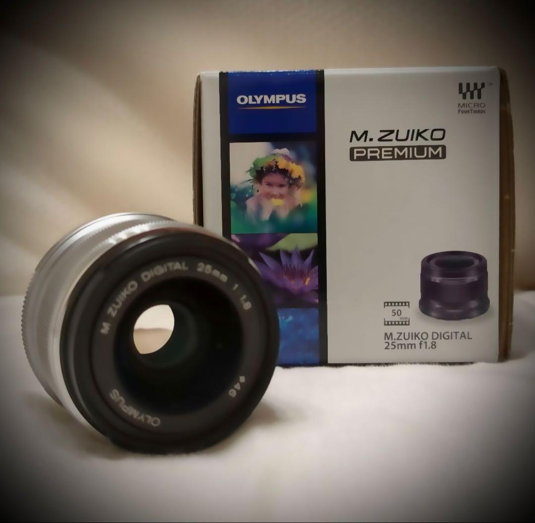 M.ZUIKO DIGITAL 25mm F1.8 シルバー Buy Olympus M.Zuiko Digital 25mm F1.8 Silver From OM SYSTEM