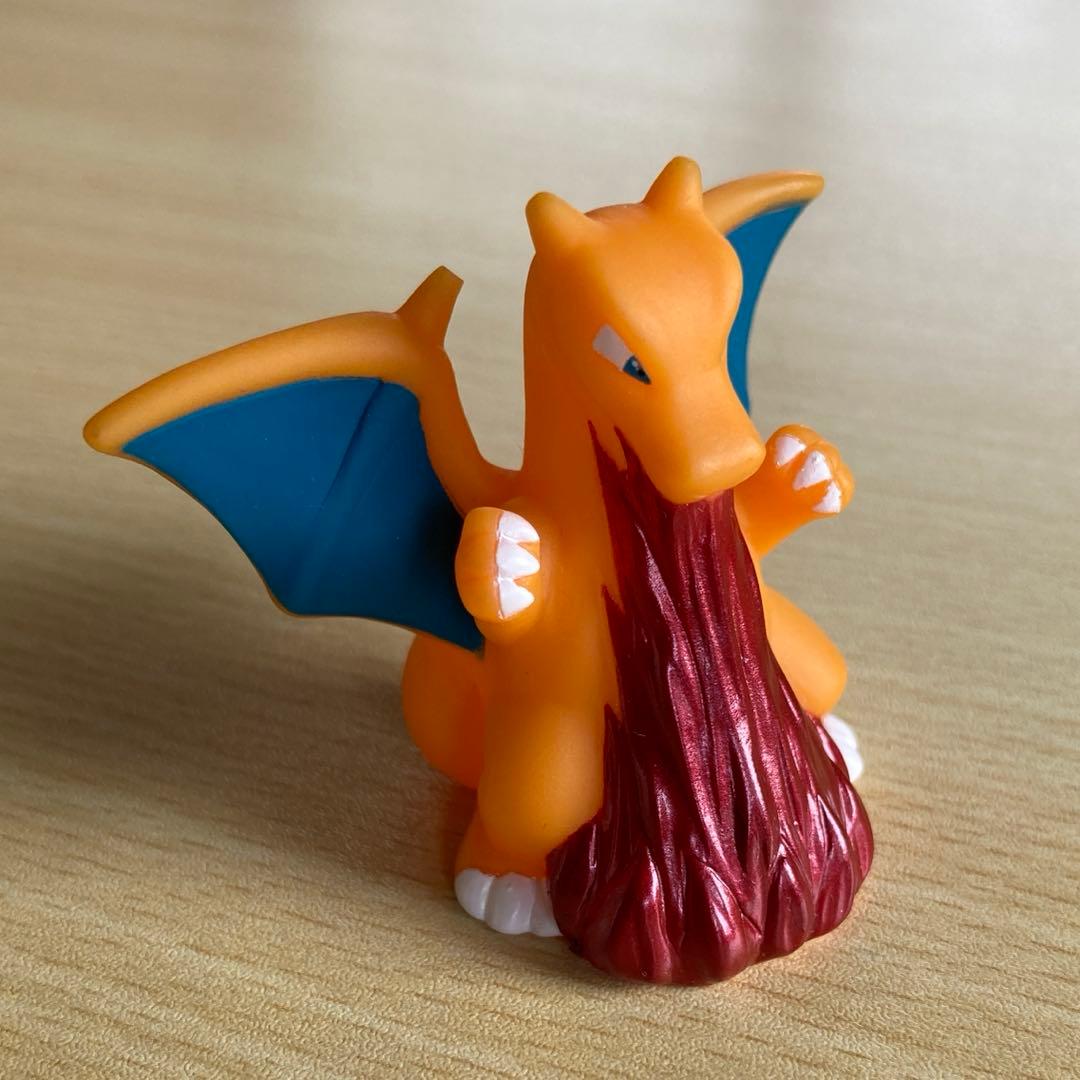 リザードン フィギュア 炎を吐く カード付き - メルカリ