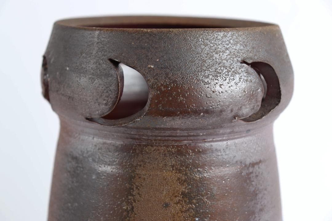 人間国宝『藤原雄』作 備前 月透し文 花器 花生 共箱 - メルカリ