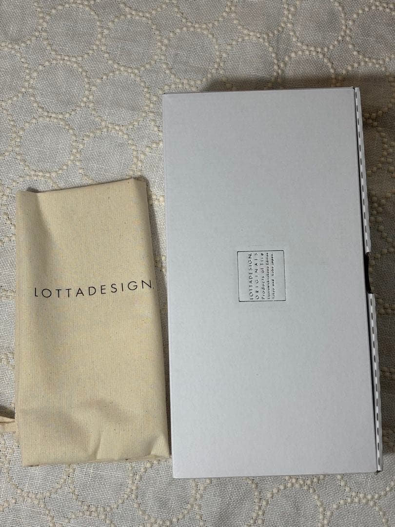 晴雨兼用】LOTTADESIGNスクエアベルトフラットブラックエナメル23.5