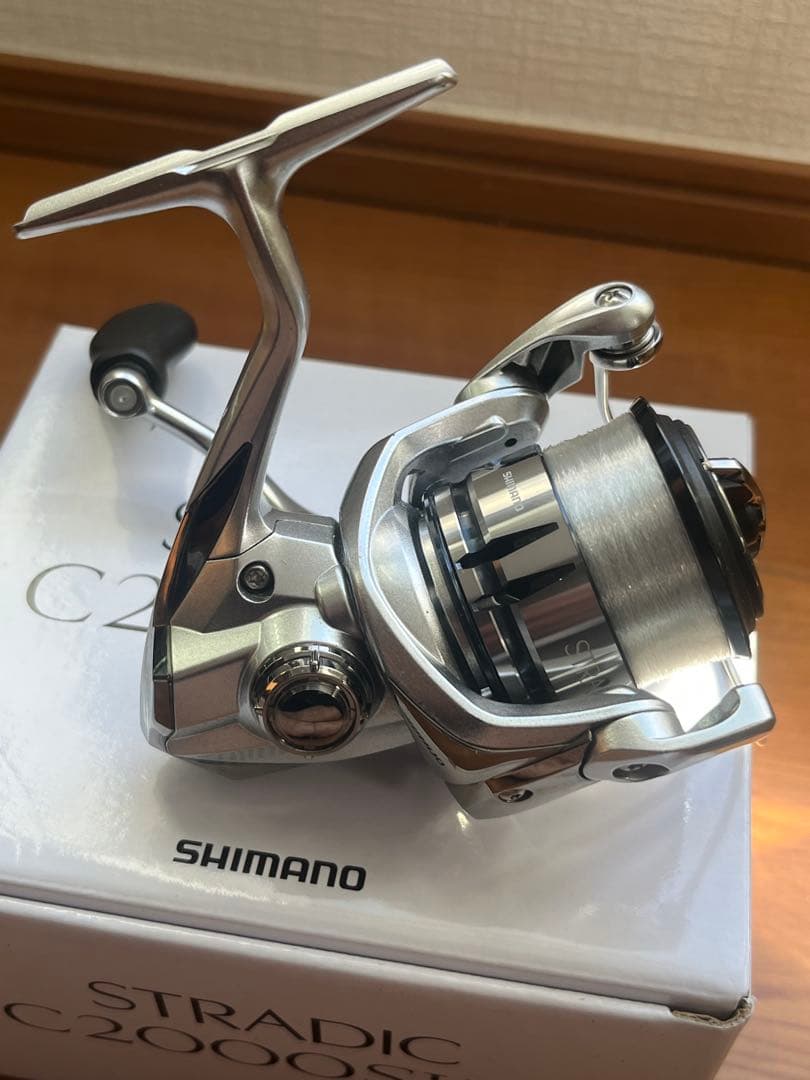 SHIMANO STRADIC 19 C2000SHG スピニングリール - メルカリ