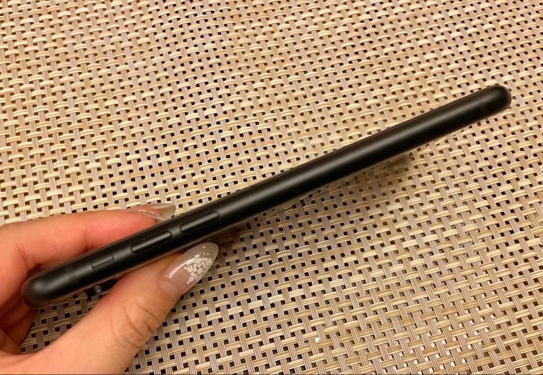 Apple iPhone XR 128GB 箱つき 液晶に難あり - メルカリ