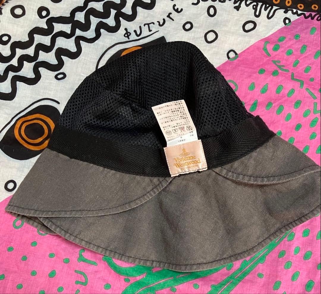 《ユーズド》⭐︎ヴィヴィアンウエストウッド⭐︎ 3連オーブボタンハット　グレー