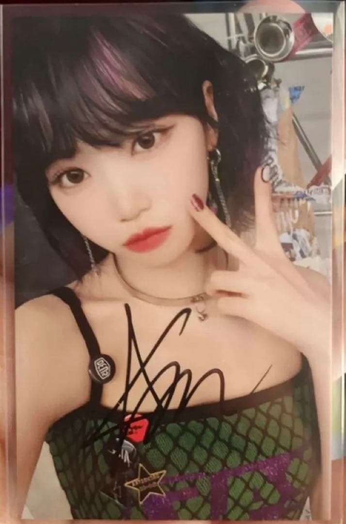 Le sserafim チェウォンWeverseラキドロ直筆サイン入りトレカ - メルカリ