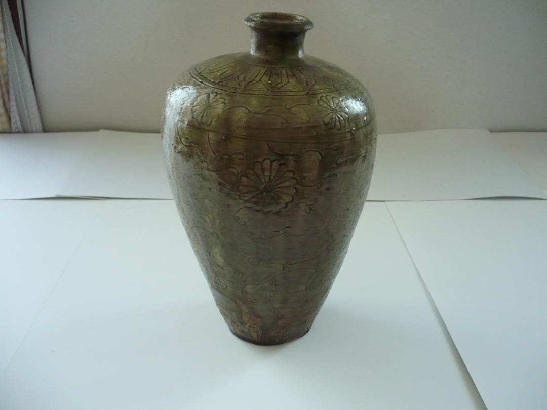 瀬戸焼　刻花紋瓶子　鎌倉時代 鎌倉時代 古瀬戸 印花文仏花瓶（1185–1333 CE） | 入蘆花（ロカニイル）
