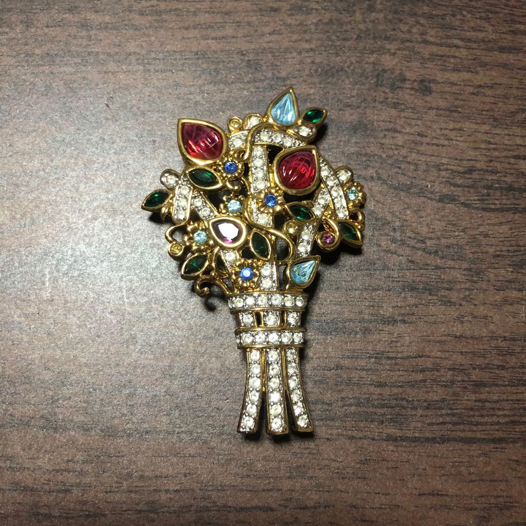 スワロフスキー　花束デザイン ブローチ 多色ストーン BOX付き ブローチ/煌めき スワロフスキー 花束 チューリップ br54