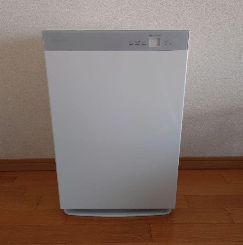 ダイキン ストリーマ 空気清浄機 加湿 床置形 MCK70X−W ダイキン、接地面積を減らしたスリムな「加湿ストリーマ空気清浄機