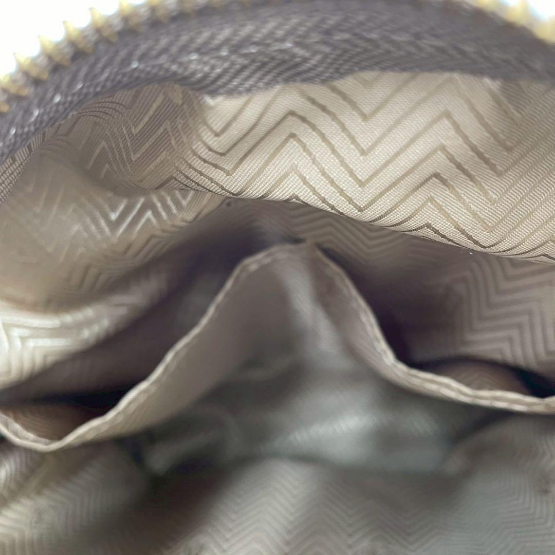 極美品 マヌー keg pouchc ケッグポーチ レザーバッグ グレージュ