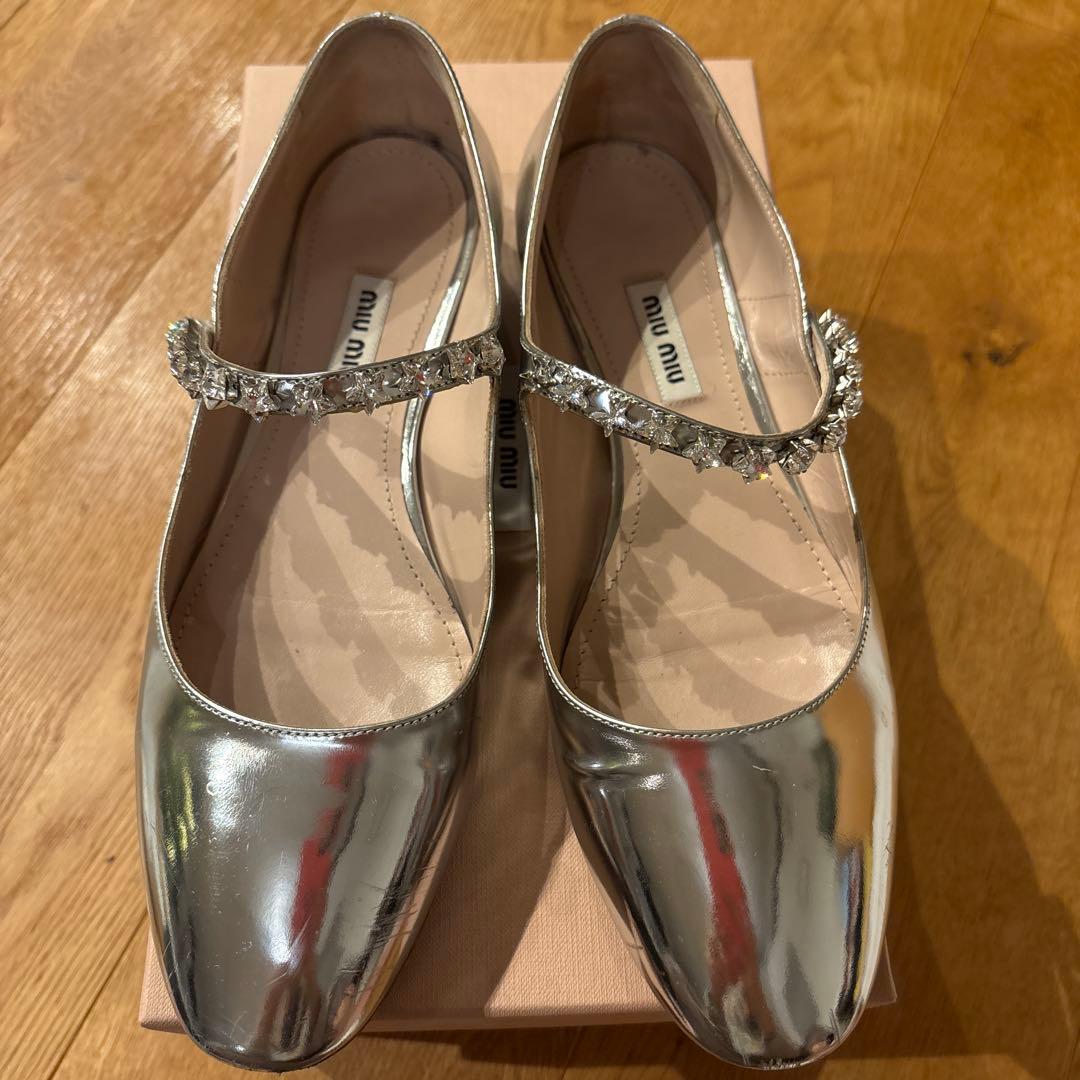 miu miu シルバー フラットシューズ 38.5 - メルカリ