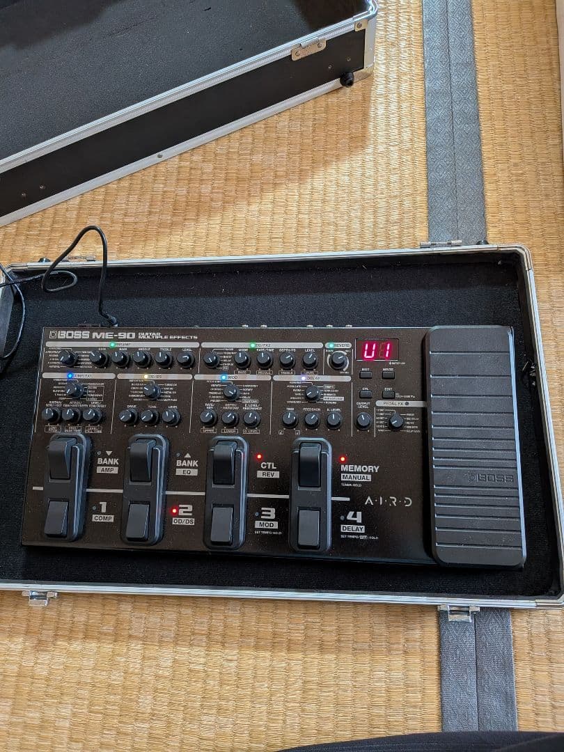 BOSS ME-90 ギターエフェクター ケース、電源アダプター付属 - メルカリ