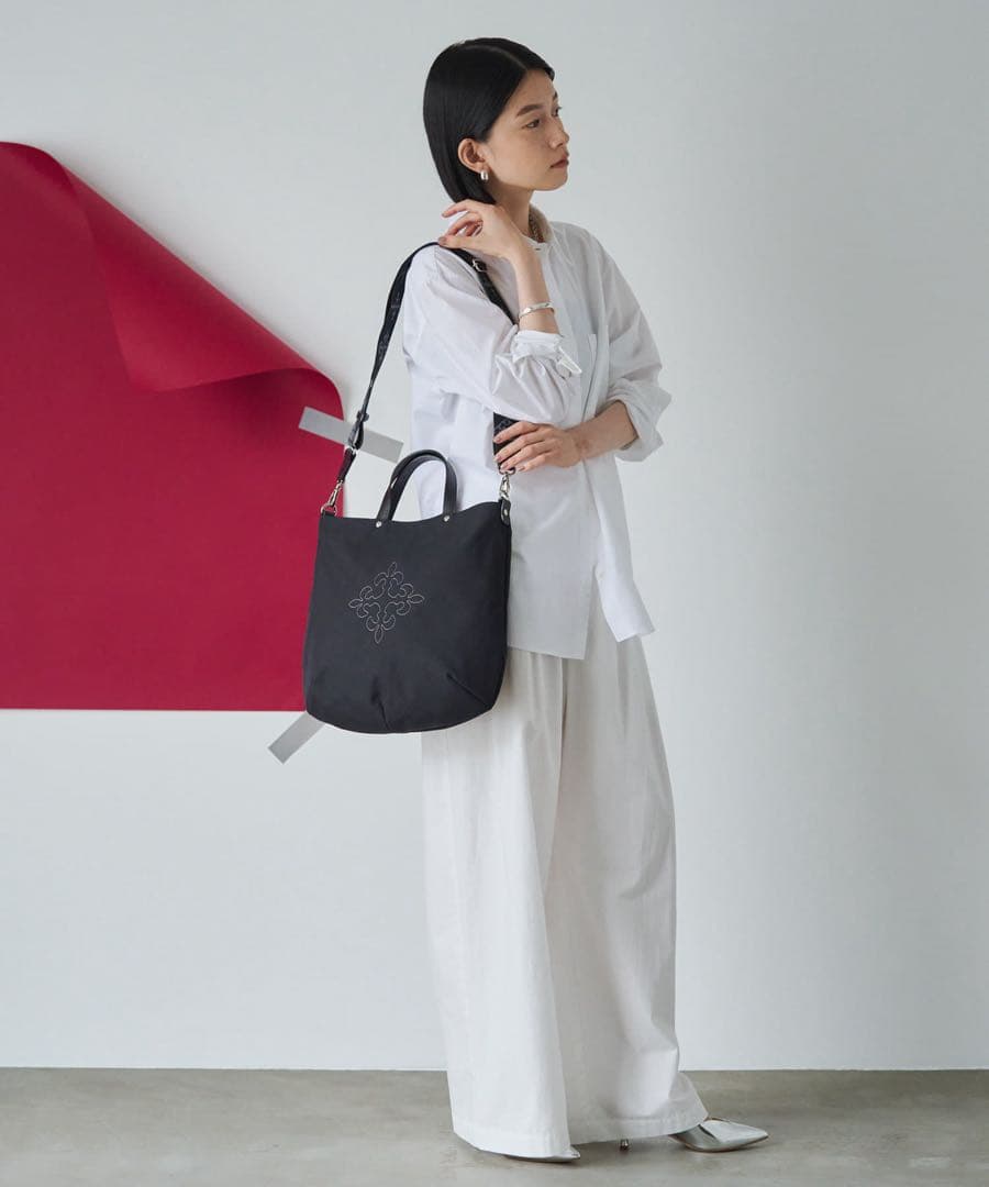 ほぼ未使用ラシット今期A4入るコーデュラナイロン刺繍2wayバッグ