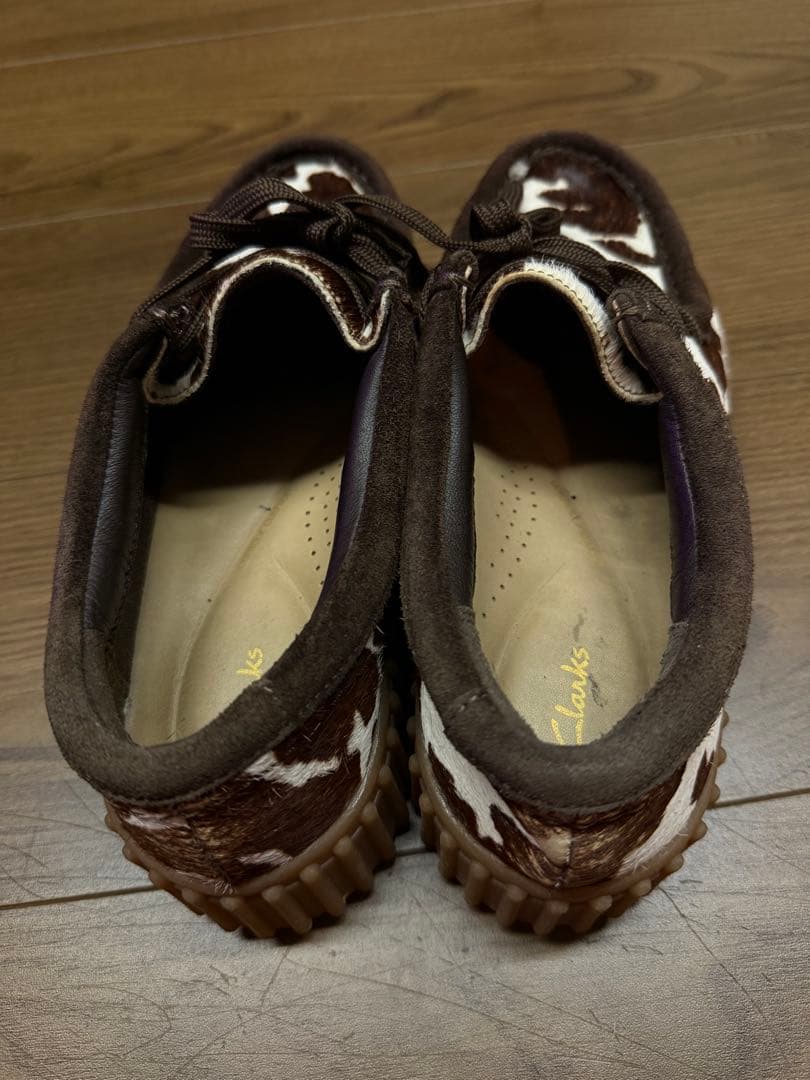 クラークス ワラビー 牛柄 レディース 厚底 モカシン - メルカリ