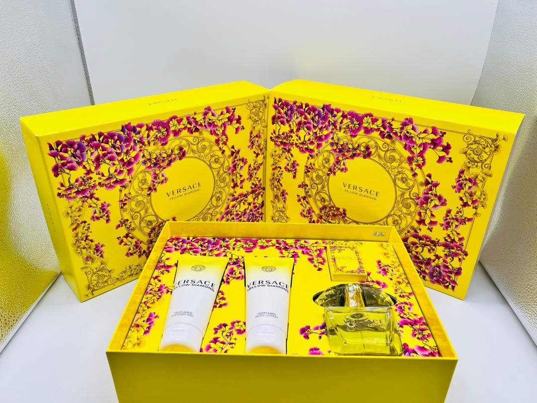 未使用品 VERSACE YELLOW DIAMOND 香水 ボディーケアセット - メルカリ