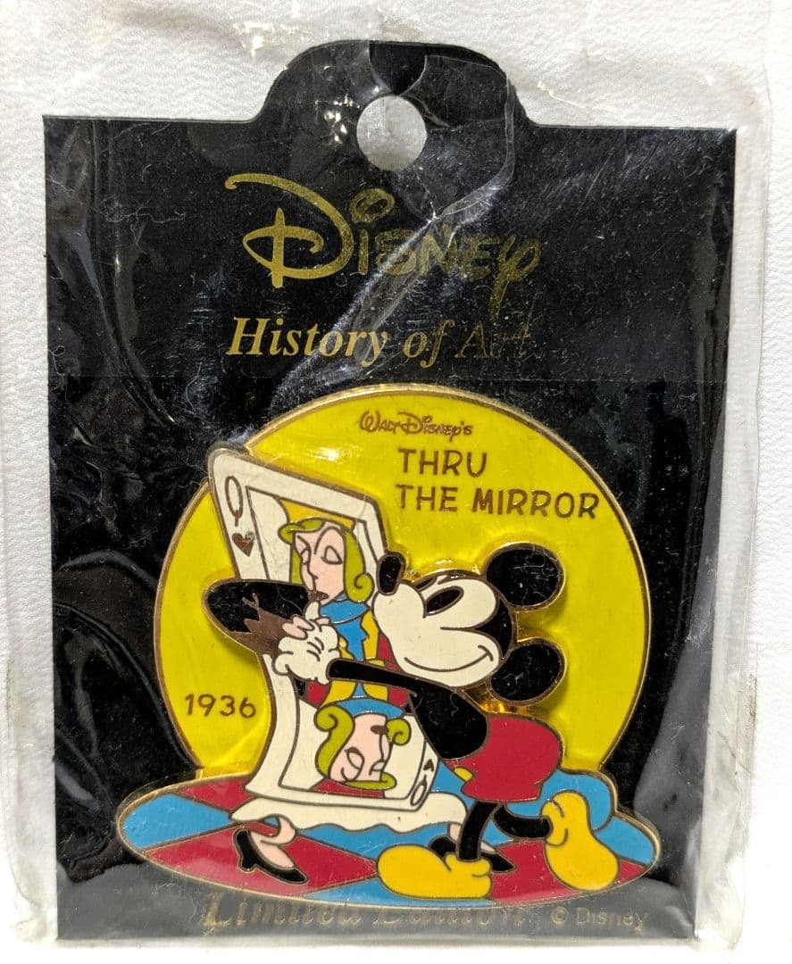 Disney ミッキーマウス とトランプ ピンバッジ - メルカリ