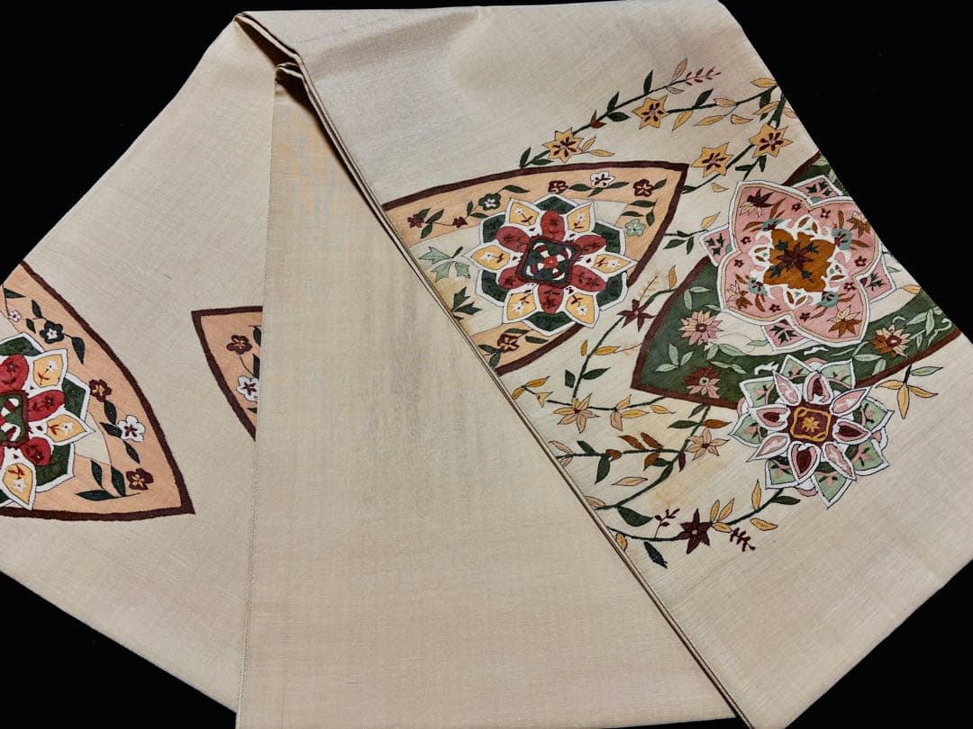 未使用品】袋帯 明綴れ 宝相華 ベージュ お太鼓柄 黄ばみあり！ - メルカリ