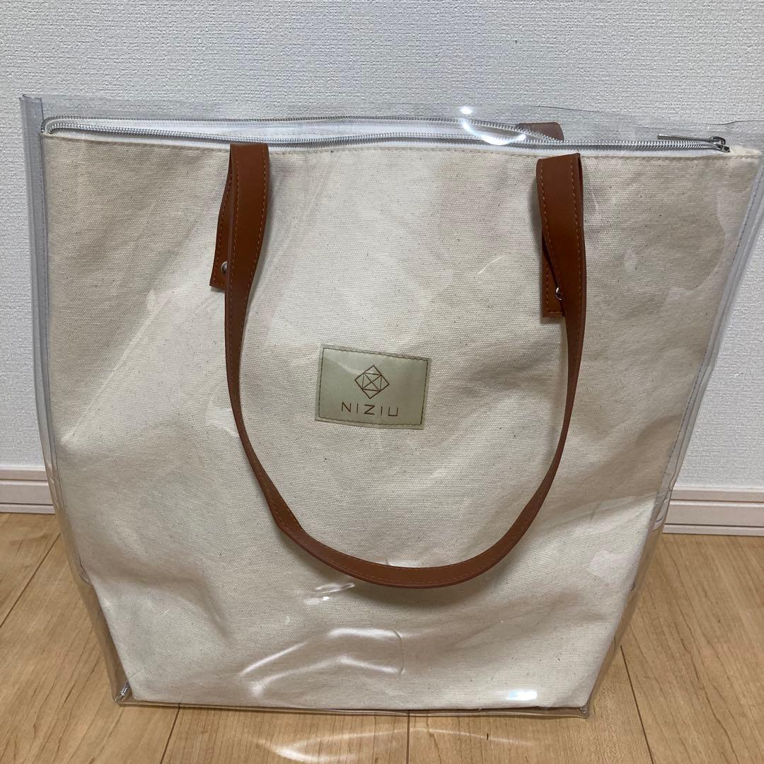 NiziU ココナッツトートバッグ クリアPVC ホワイト - メルカリ