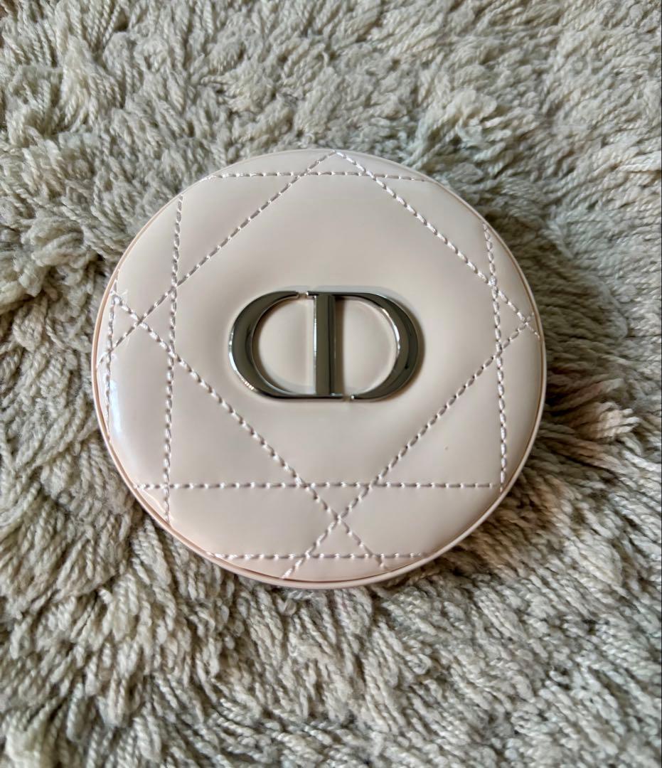 新品未使用 02 ピンクグロウ ディオールスキン ルミナイザー yum