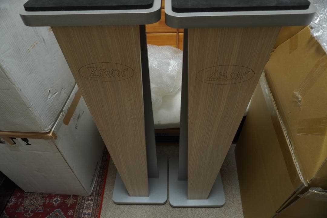 ZAOR MIZA V-Stand V42 スピーカースタンド　定価3万円 Miza V-Stands (Pair) – Zaor Furniture