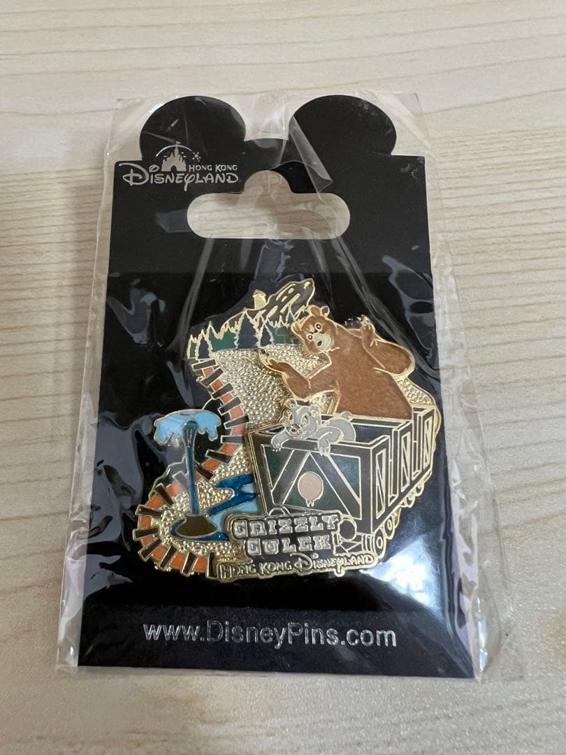 激レア】香港ディズニーランド グリズリーガルチ ピンバッジ - メルカリ